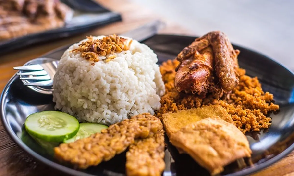 8 Cara Membuat Nasi Uduk yang Gurih, Enak dan Sederhana