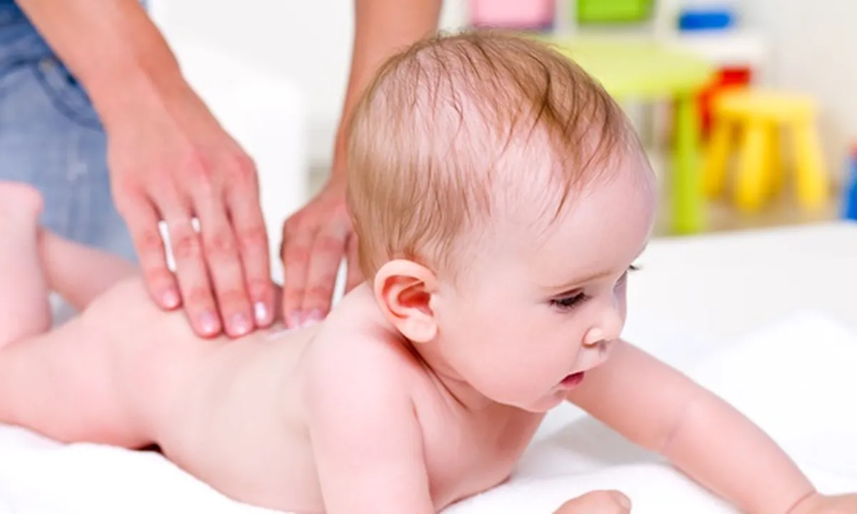 8 Cara Memijat Bayi Secara Aman dan Benar, Bisa Dilakukan Sendiri di Rumah