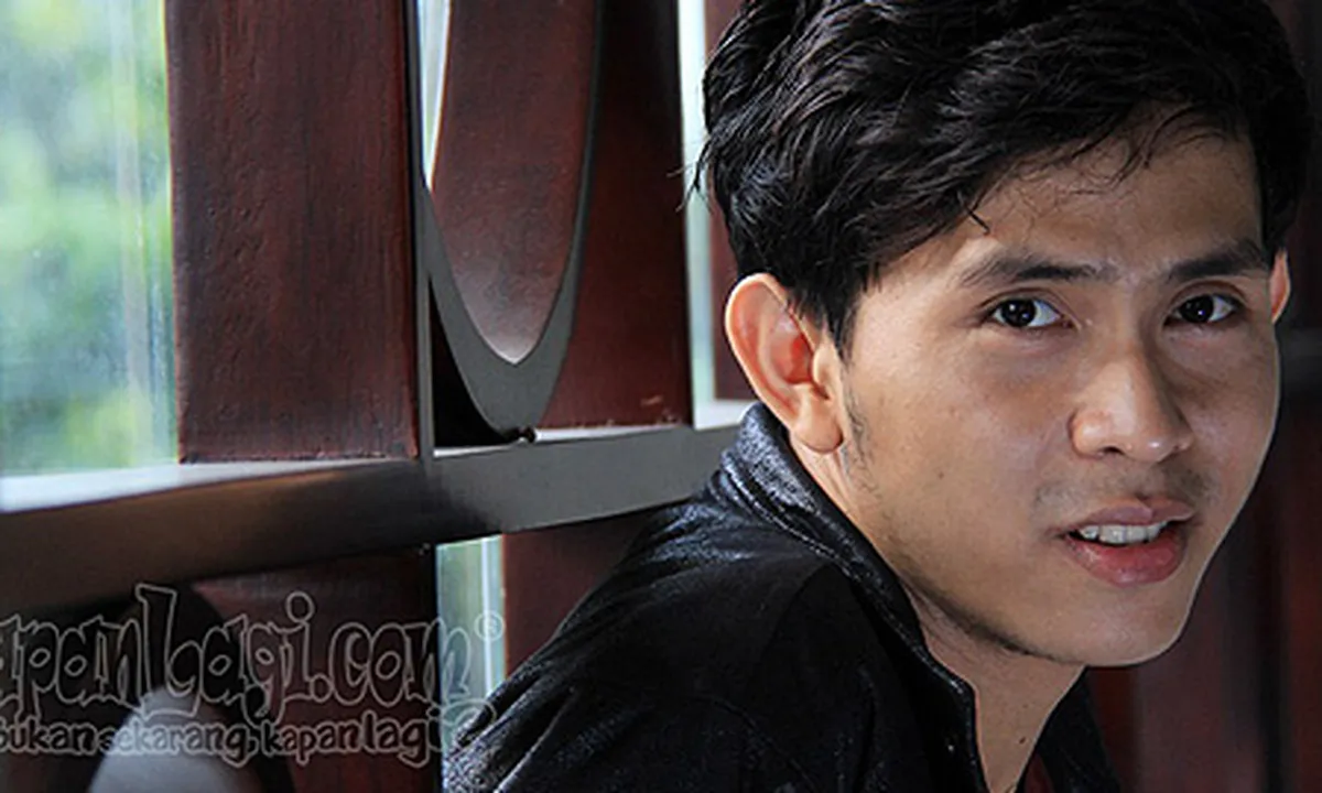 [Interview] Cakra Khan: Mulai Dangdut, Surfing, Sampai Bad Habits