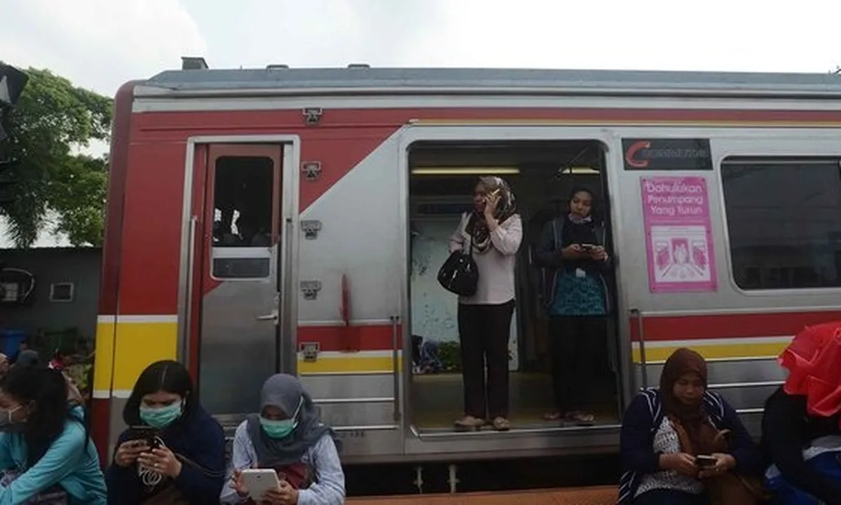 Ada Penumpang BAB di KRL Bekasi, Baunya Jadi Satu Gerbong