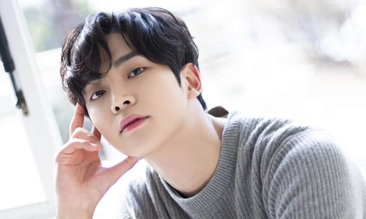 Alami Cedera Punggung dan Lutut, Rowoon SF9 Harus Hiatus