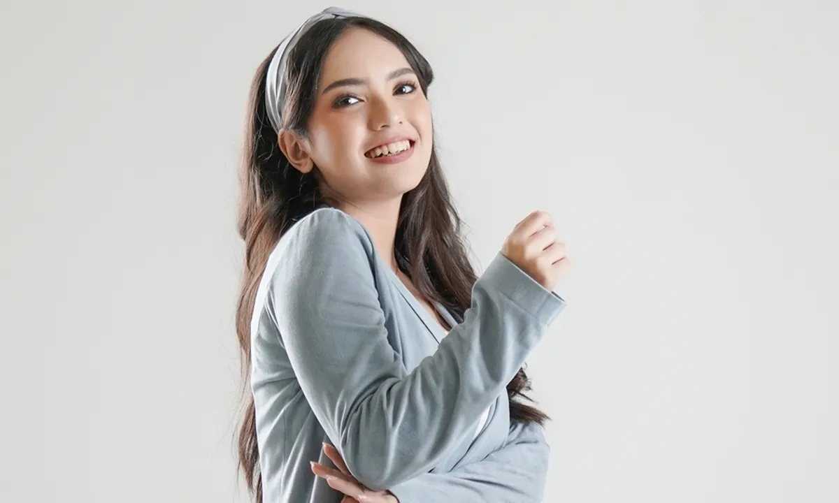 Alisha Dira Rilis Single Debut 'Lebih Dari Sahabat', Ciptaan Sendiri