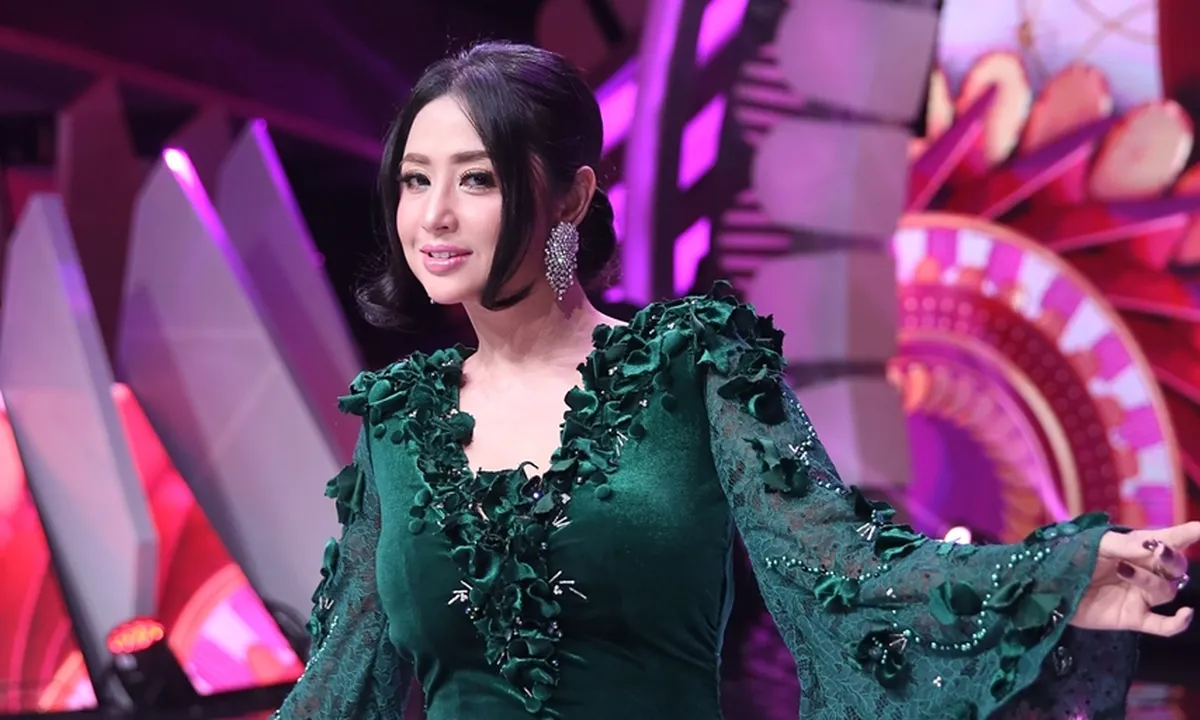 Ambil Job Tahun Baru, Dewi Perssik Dapat Bayaran Dobel