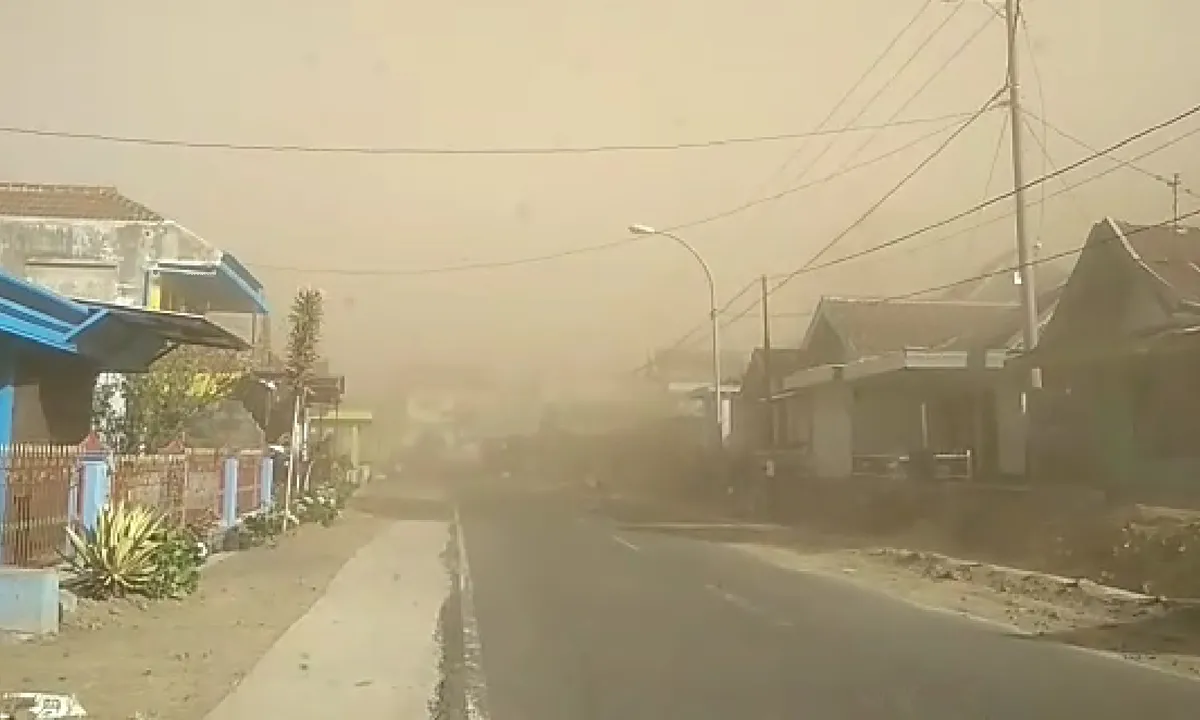 Angin Kencang Bawa Debu Kembali Terpa Warga Kaki Gunung Arjuno di Batu