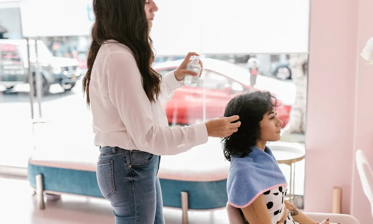 Anti Kusut! Tips Potongan Rambut Ideal untuk Rambut Tebal dan Mengembang
