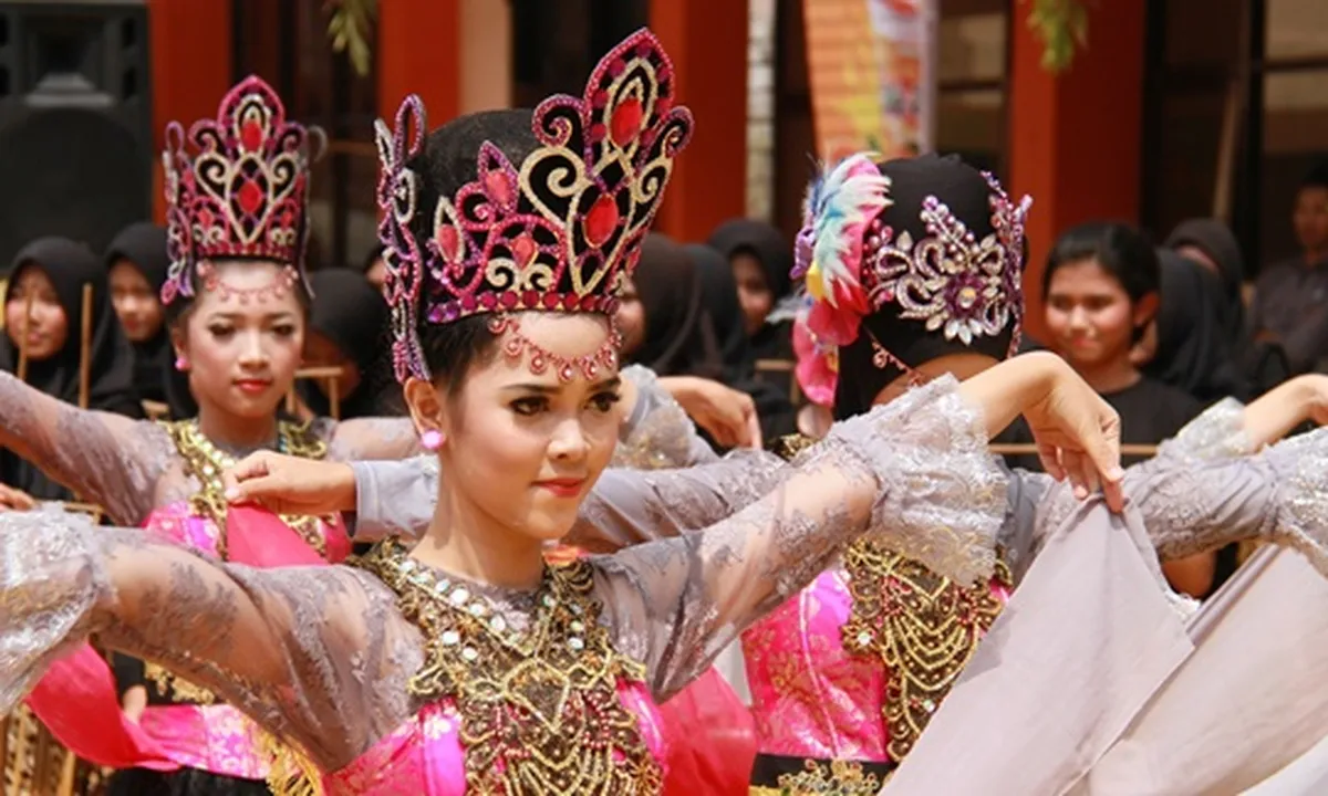 130 Arti Bahasa Sunda ke Indonesia dan Beragam Dialek yang Digunakan Sehari-Hari