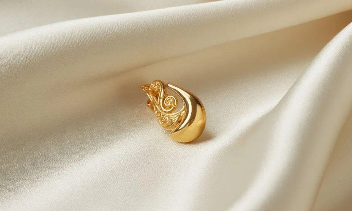 Arti Mimpi Dapat Anting Emas Sebelah: Makna dan Tafsir Lengkap