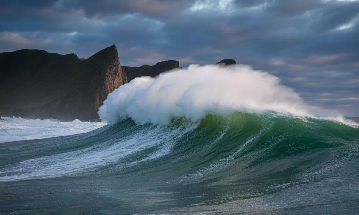 Arti Mimpi Dikejar Tsunami Menurut Islam: Makna dan Tafsir Lengkap