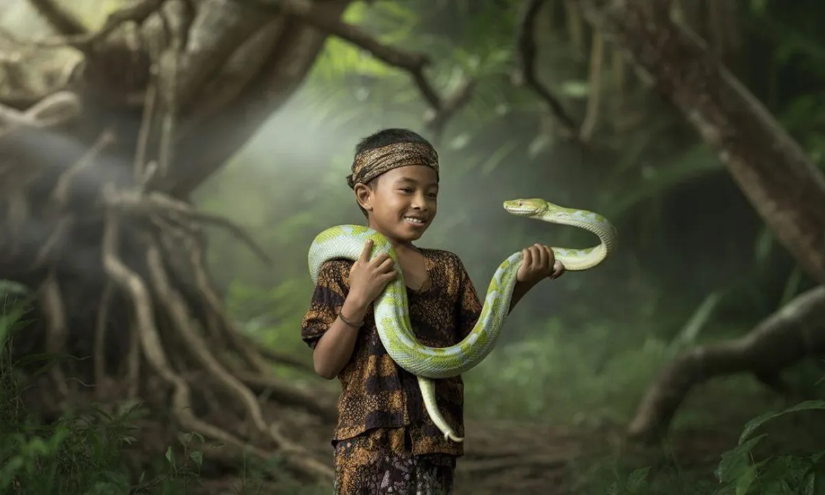 Arti Mimpi Dilempar Ular Sama Anak Kecil: Makna dan Pertanda Spiritual