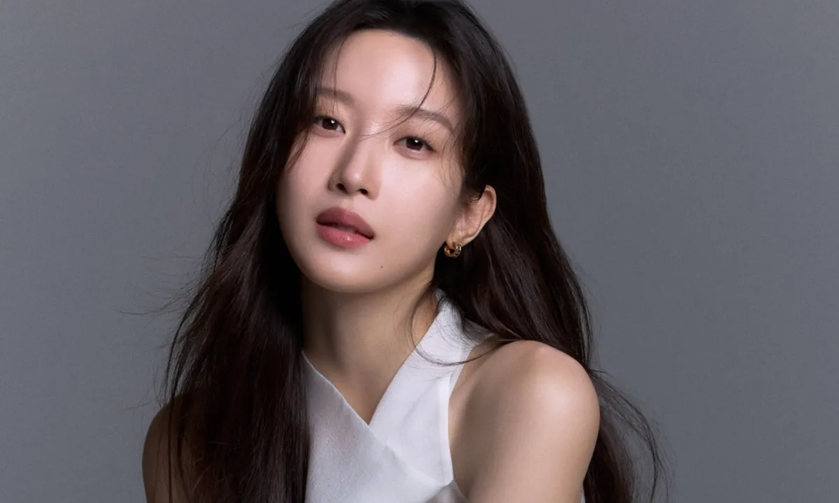 Aura Elegan Moon Ga Young di Foto Profil Terbaru