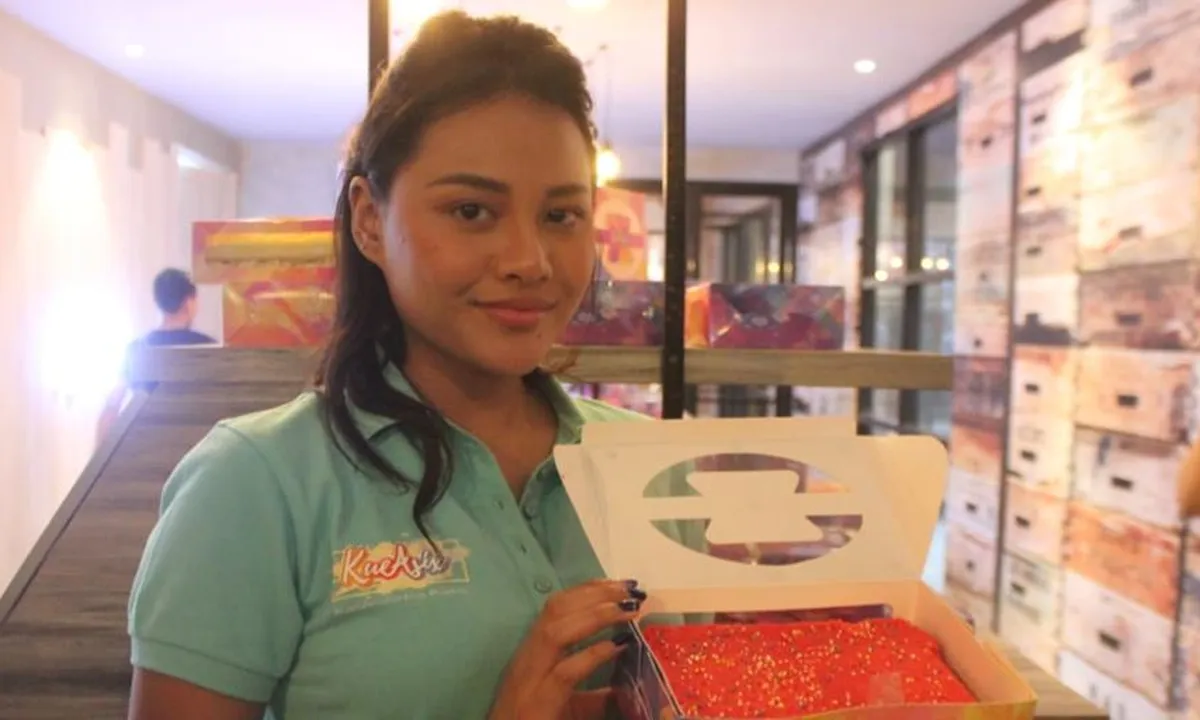 Aurel Antara Entertainment, Bisnis Kue dan Kuliah