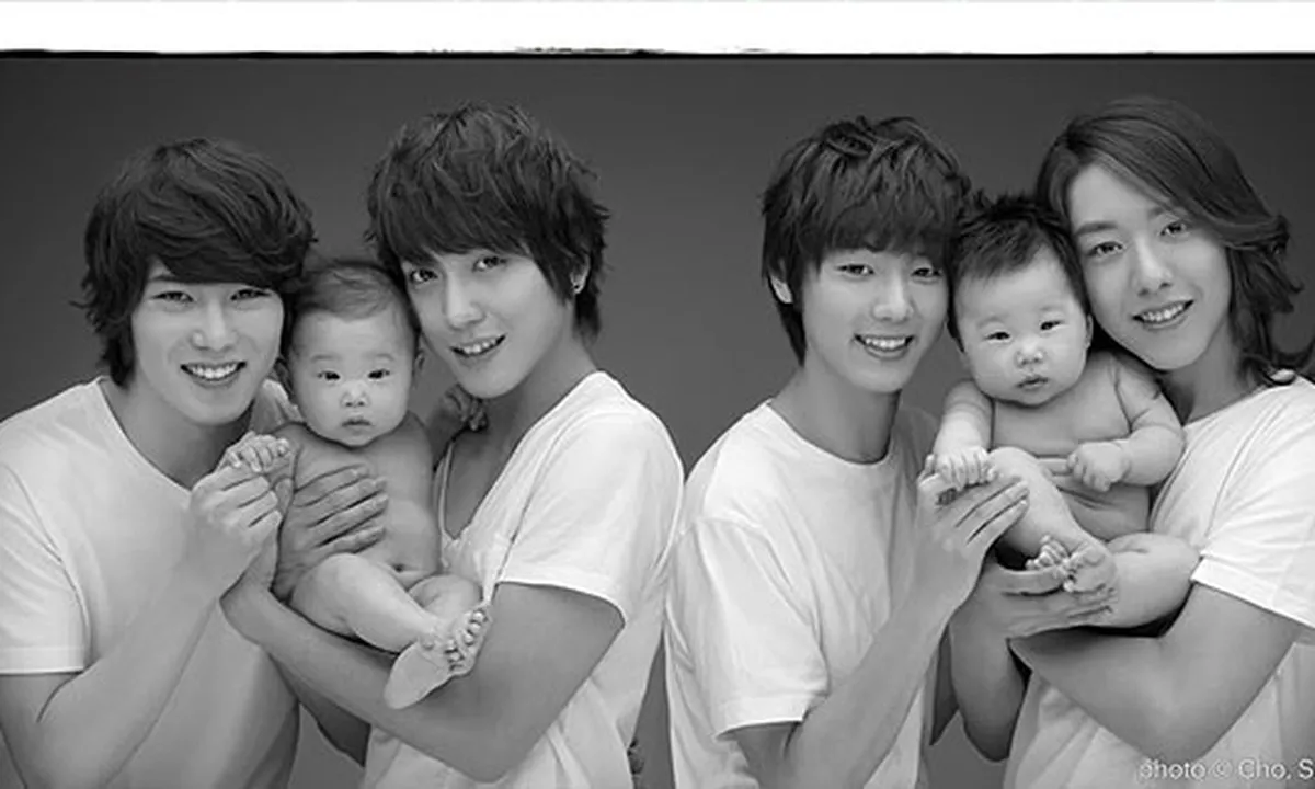 Saat Cowok-Cowok Ganteng Korea Menggendong Bayi, Cute!