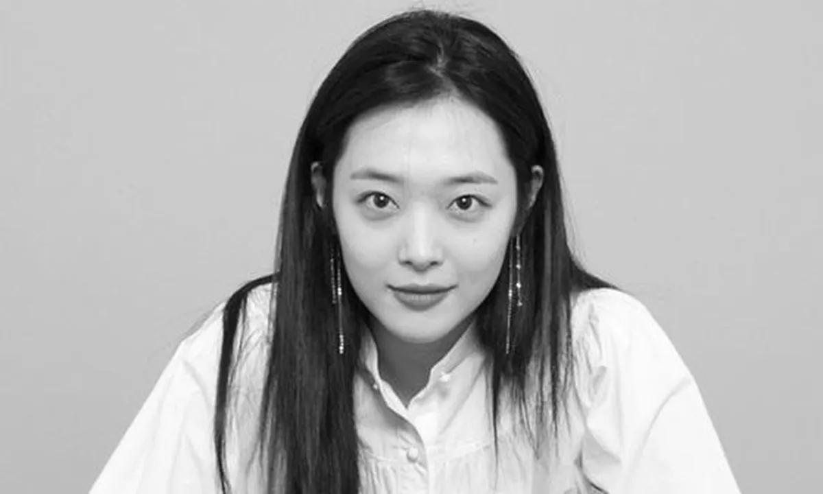 Ayah Sulli Disebut Tak Pernah ke Makam Putrinya, Tapi Terus Bahas Harta Mendiang