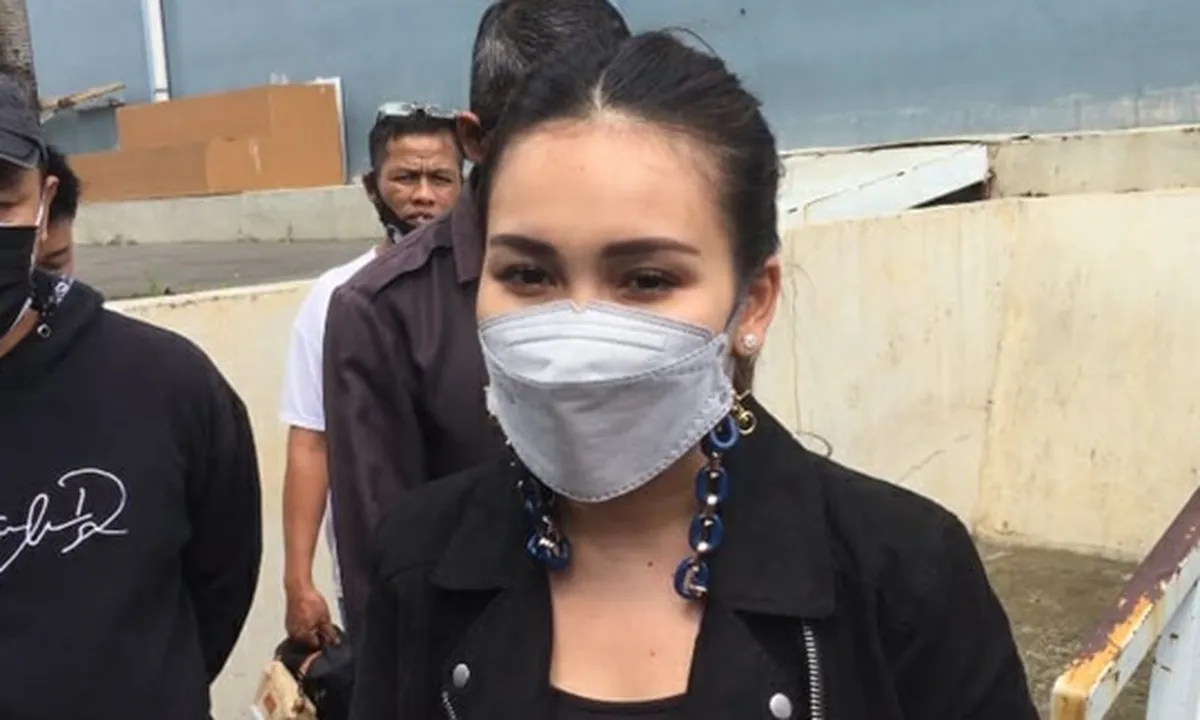 Ayu Ting Ting Batal Menikah, Ibunda Jatuh Sakit?