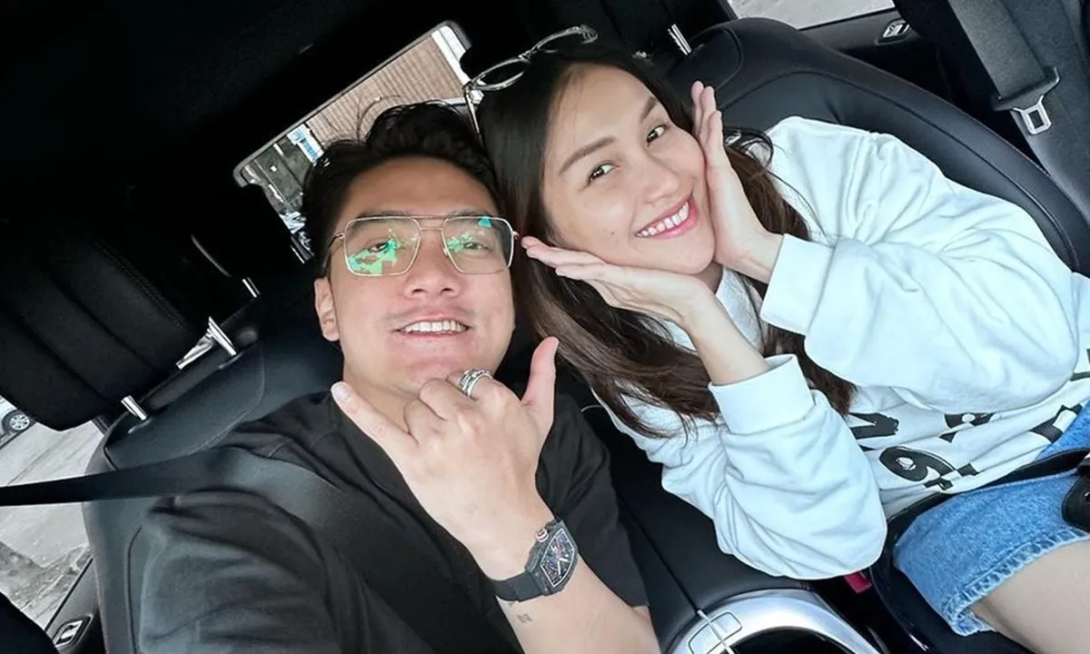 Ayu Ting Ting Tegaskan Hubungannya dengan Boy William Hanya Sebatas Berteman