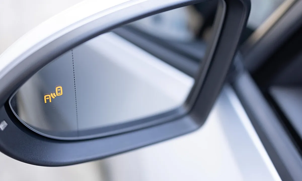 Bahaya Blind Spot Saat Berkendara yang Harus Diketahui Pengemudi