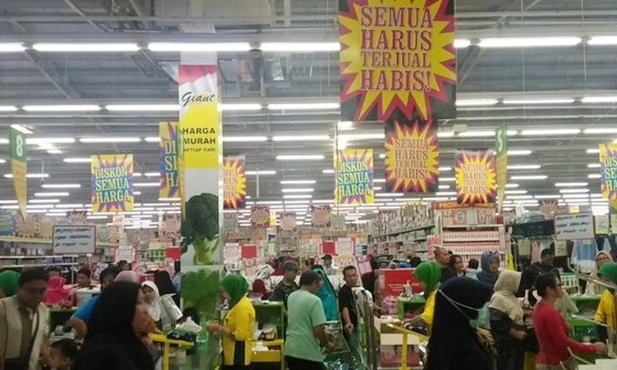 Bakal Tutup Sejumlah Gerai, Giant Diskon Besar - Besaran