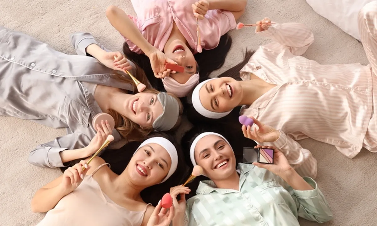 Bareng Mie Sedaap, Intip Ide Pajamas Party bareng Bestie yang Serunya Gokil!