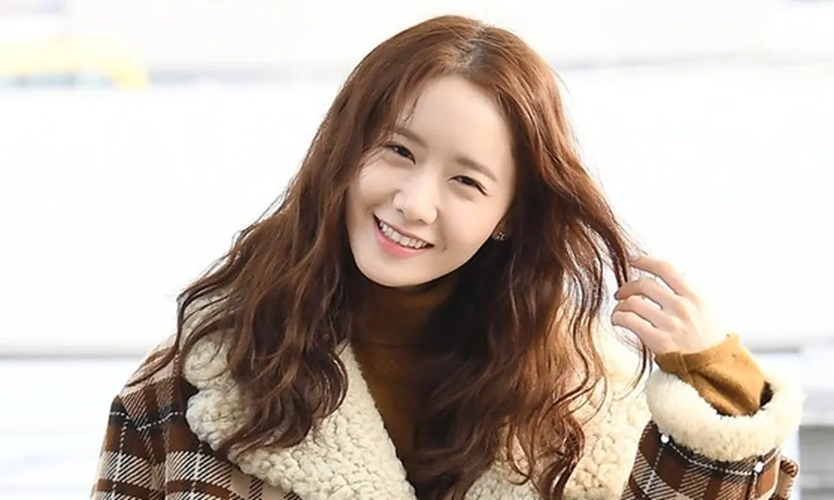 Berangkat ke Macao, Yoona SNSD Cantik dengan Rambut Keriting