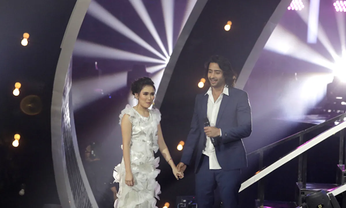 Berangkat Umrah, Ayu Ting Ting Berdoa Berjodoh dengan Shaheer Sheikh?