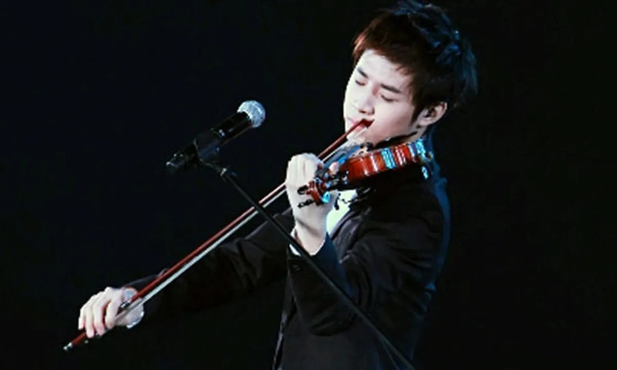 Berbakat, Idol K-Pop Ini Juga Jago Bermain Alat Musik!