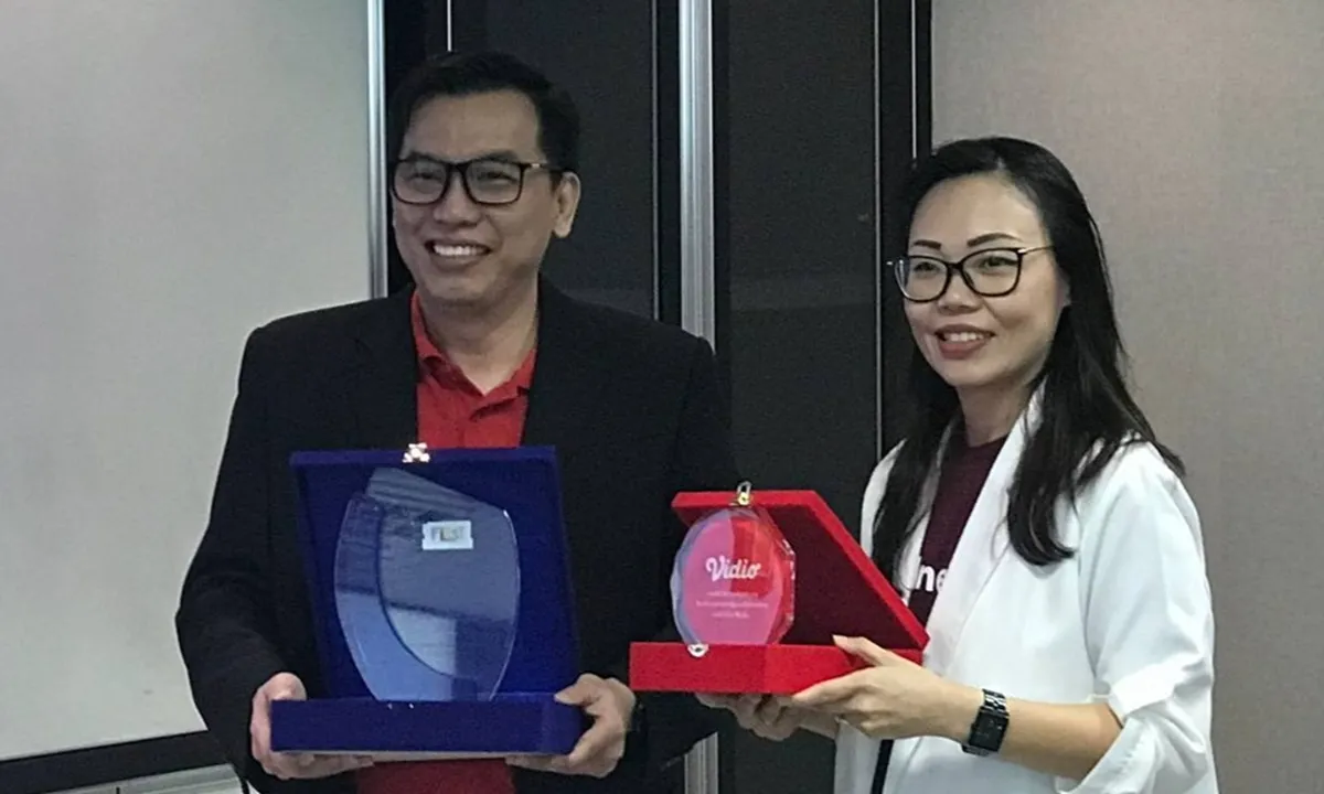 Beri Hiburan Terbaik untuk Keluarga, First Media dan Vidio Jalin Kerja Sama