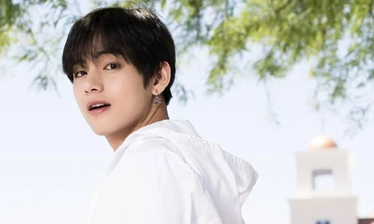 Berjas Tampan dan Bawa Pistol, V BTS 'Tembak' Hati Para ARMY