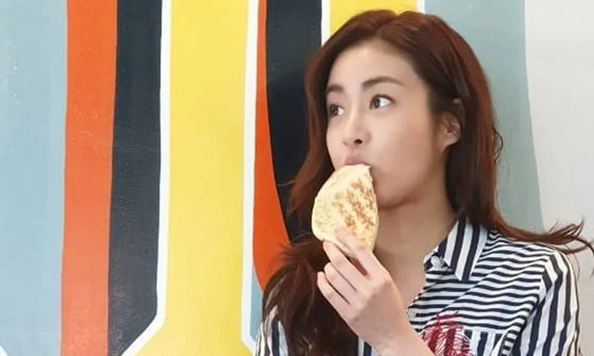 Berkunjung ke Indonesia, Kang Sora Suka Makan Rendang