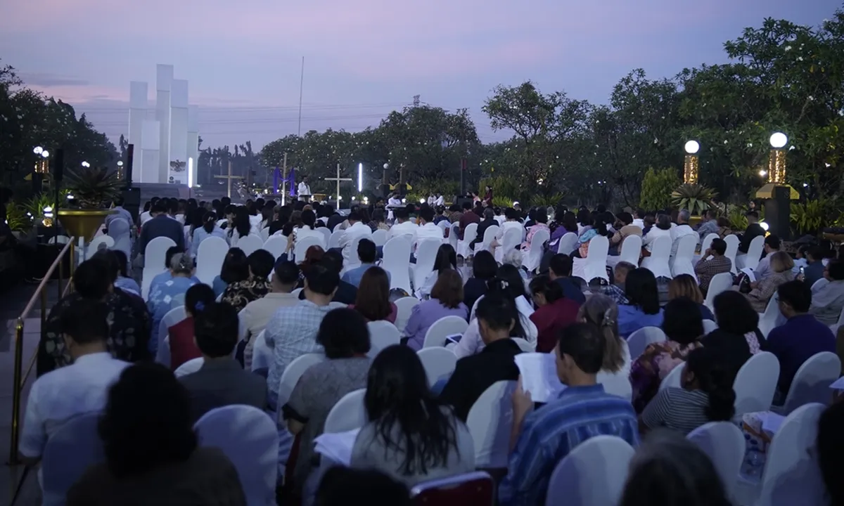 Berlangsung Hangat Penuh Makna, 250 Jemaat Hadiri Paskah Subuh di TMP Kalibata