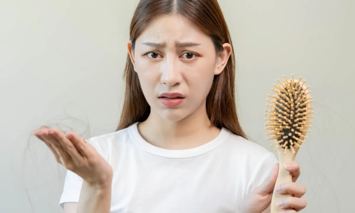 Biar Tak Semakin Parah, Perawatan Rambut Rontok Ini Wajib Kamu Terapkan!