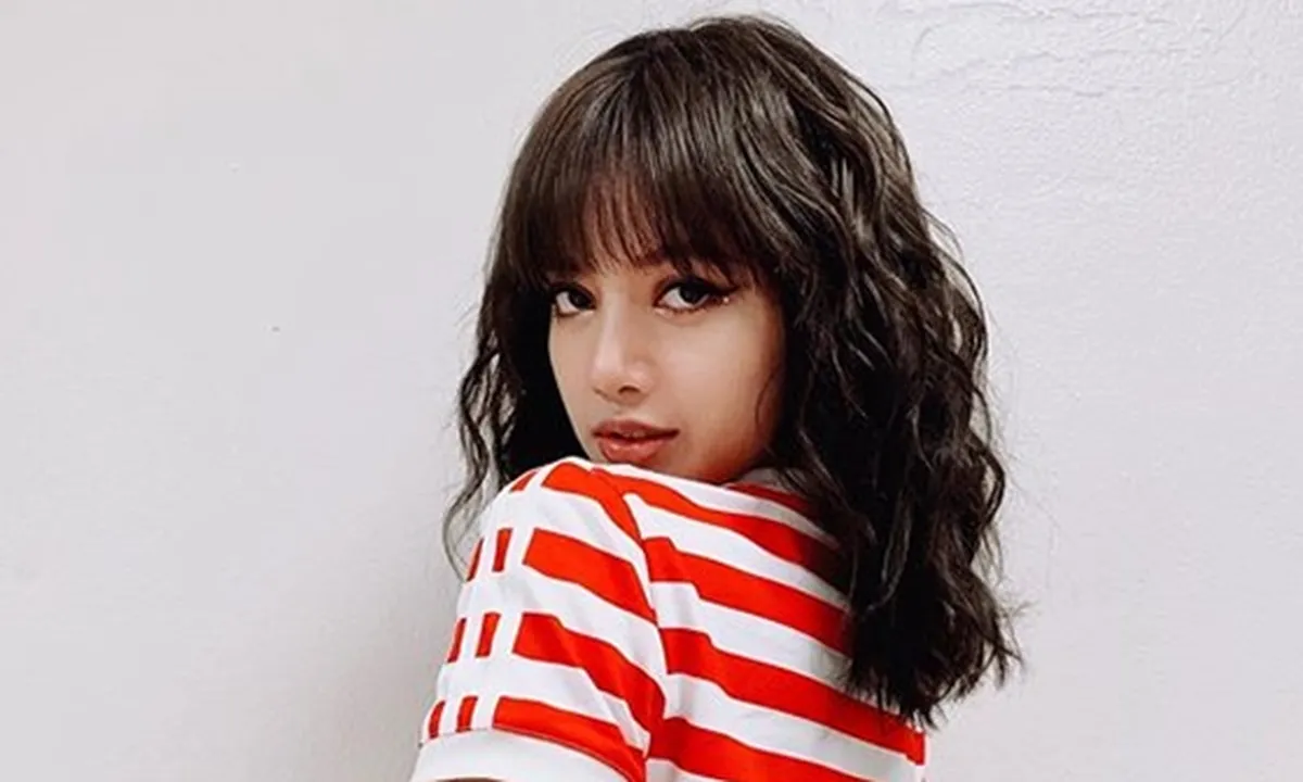 Bintangi Iklan Mobile Game, Lisa BLACKPINK Pamer Pesona Manis Rasa Pacar!