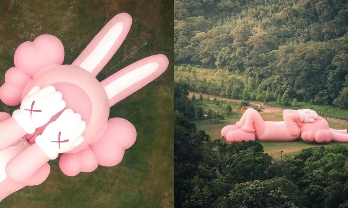 Bukan Editan! Boneka Raksasa Muncul dan Rebahan di Candi Prambanan, Simak Fakta-Faktanya Berikut!