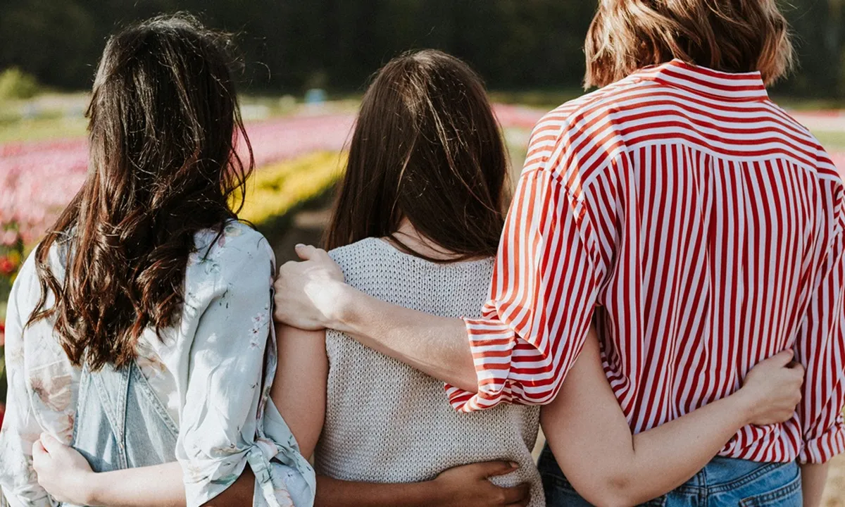 Bukan Sekadar Nostalgia, Ini 7 Arti Mimpi Berkumpul dengan Teman yang Punya Makna Mendalam