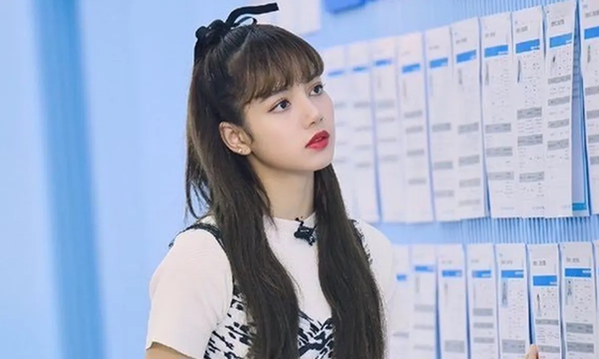 Bukan Visual, Lisa BLACKPINK Ungkap Aspek Penting yang Harus Dimiliki Center Grup Idol