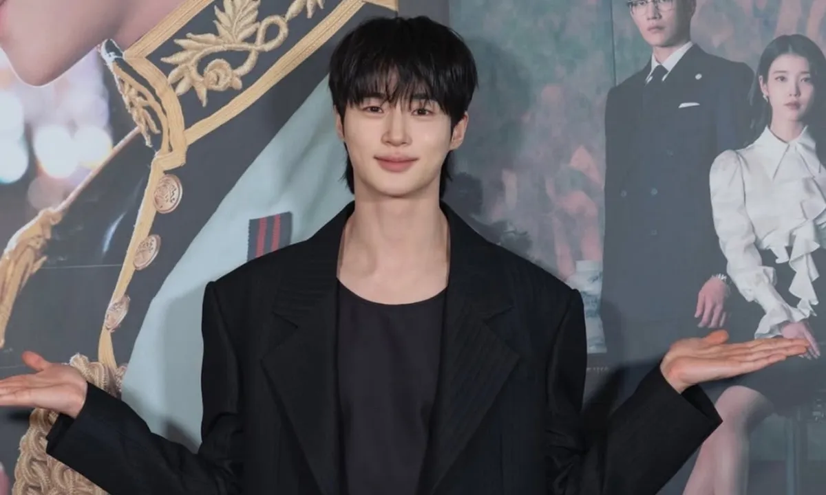 Byeon Woo Seok Rilis Light Stick, Gemas Bentuk Kotak Surat
