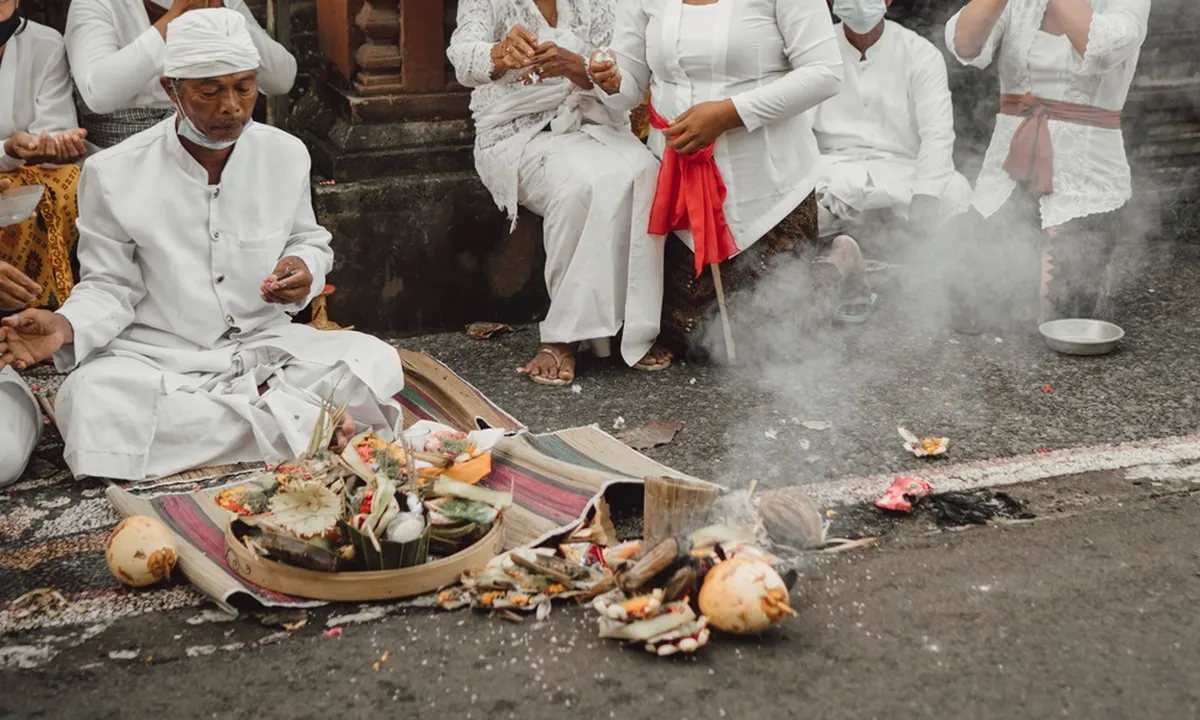 10 Cara Buang Sial Menurut Primbon Jawa Paling Ampuh, Bisa Dicoba!