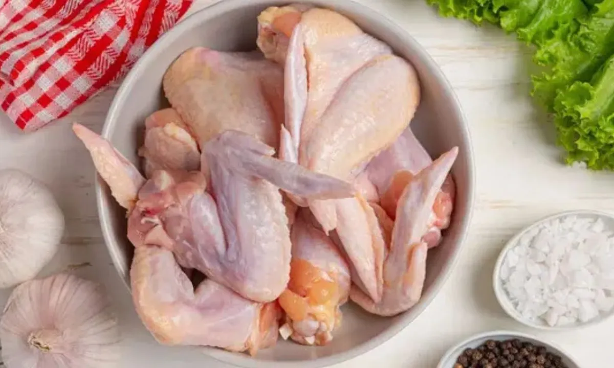 Cara Cepat Mencairkan Ayam Beku dalam 10 Menit, Hanya dengan Cuka dan Garam