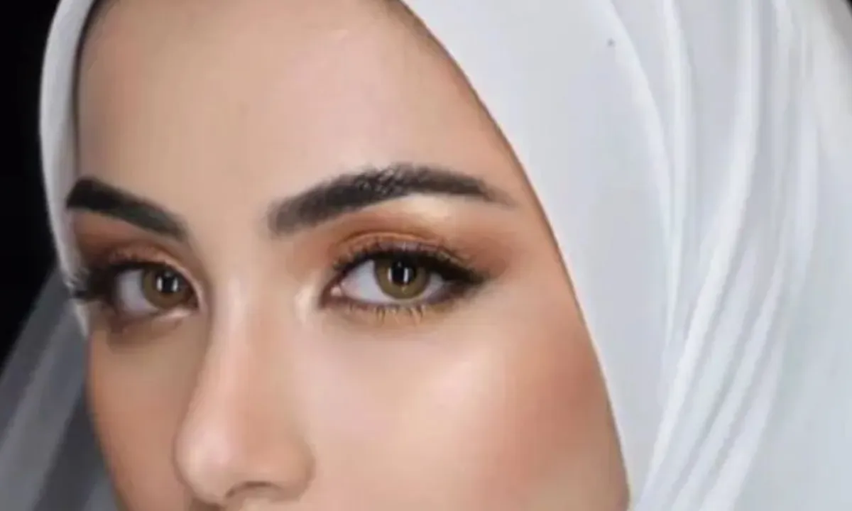 Cara Membuat Foxy Eyeshadow untuk Mata Terlihat Lebih Tajam