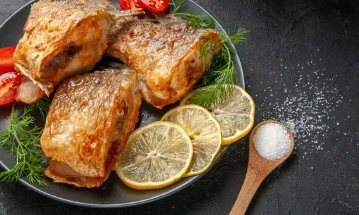 Cara Menggoreng Ikan Supaya Tidak Lengket dan Bebas Bau Amis