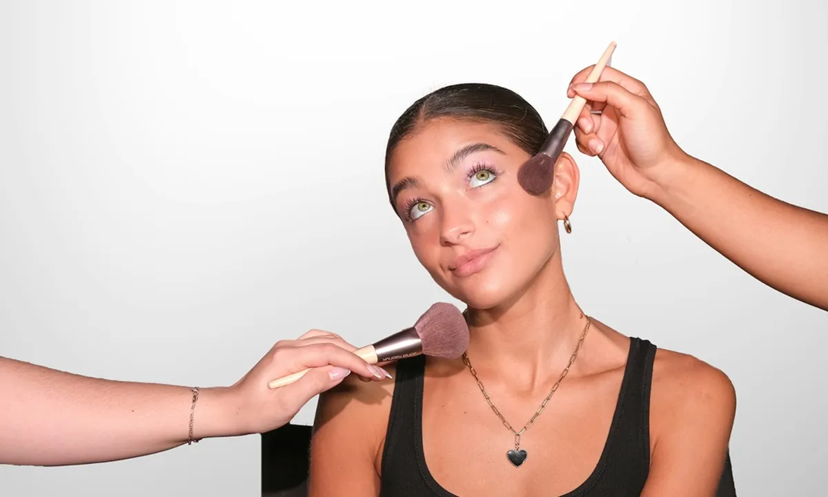 Cara Menggunakan Setting Spray untuk Riasan Tahan Lama