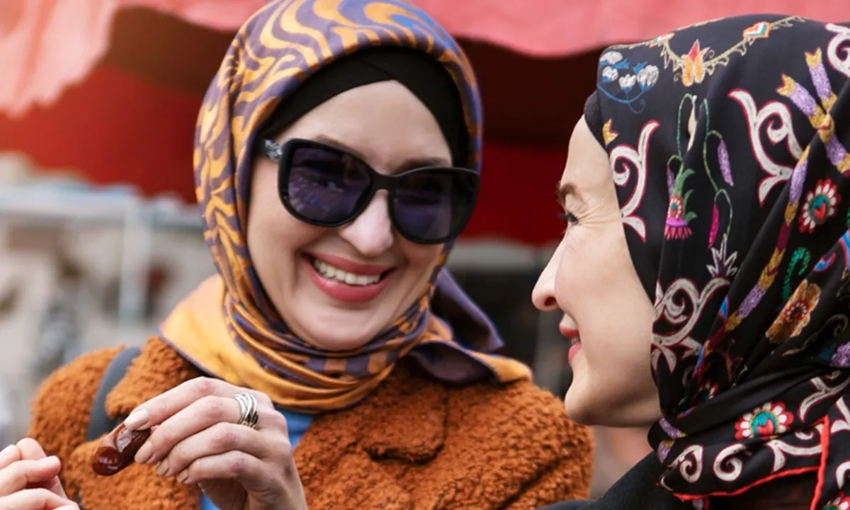Cara Mix and Match Retro Style Hijab dengan Wardrobe Kekinian