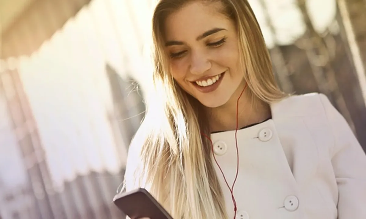 6 Cara Nonton TV di HP Tanpa Aplikasi dan Streaming Gratis, Praktis Banget Secara Online