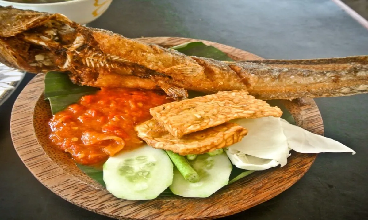 Cara Sederhana Menggoreng Ikan Lele Tanpa Melengkung dan Lembek