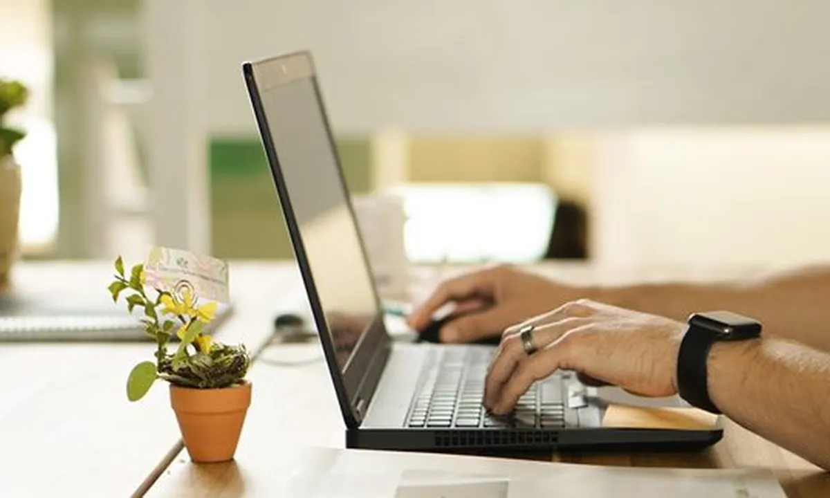 8 Cara Split Screen di Laptop untuk Pengguna Windows dengan Mudah dan Praktis