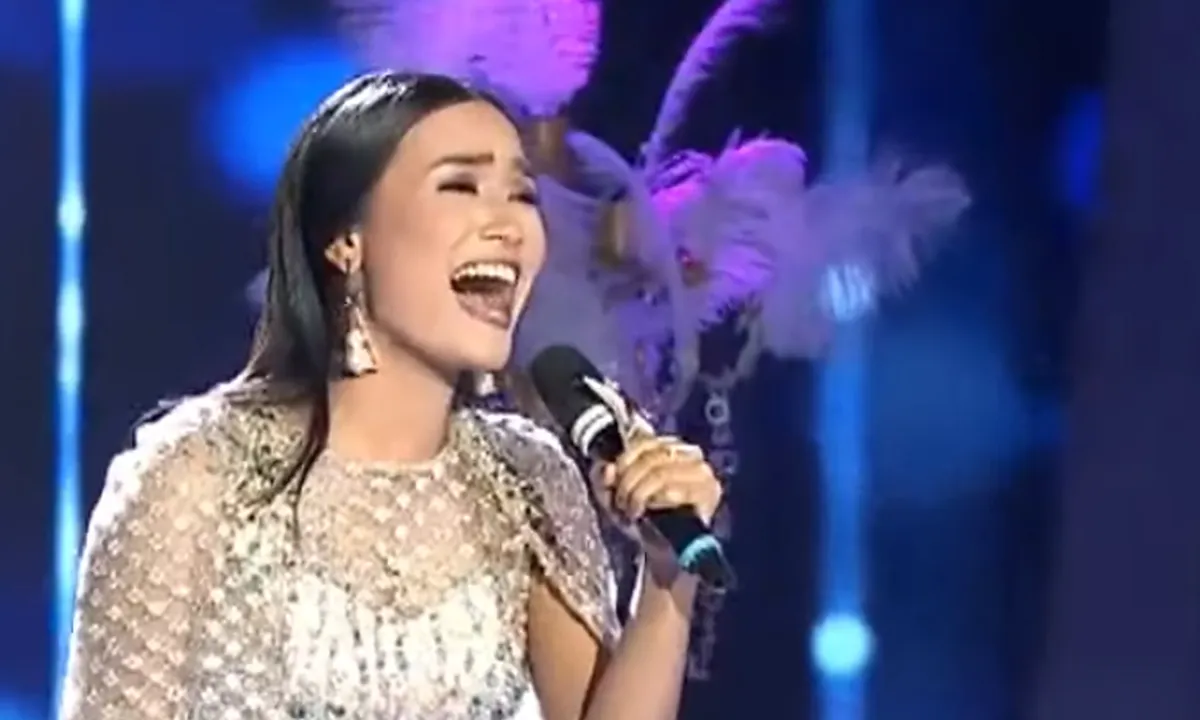 Cengkok Dangdut Maria Calista Diganjar Standing Ovation Oleh Para Juri D'Star