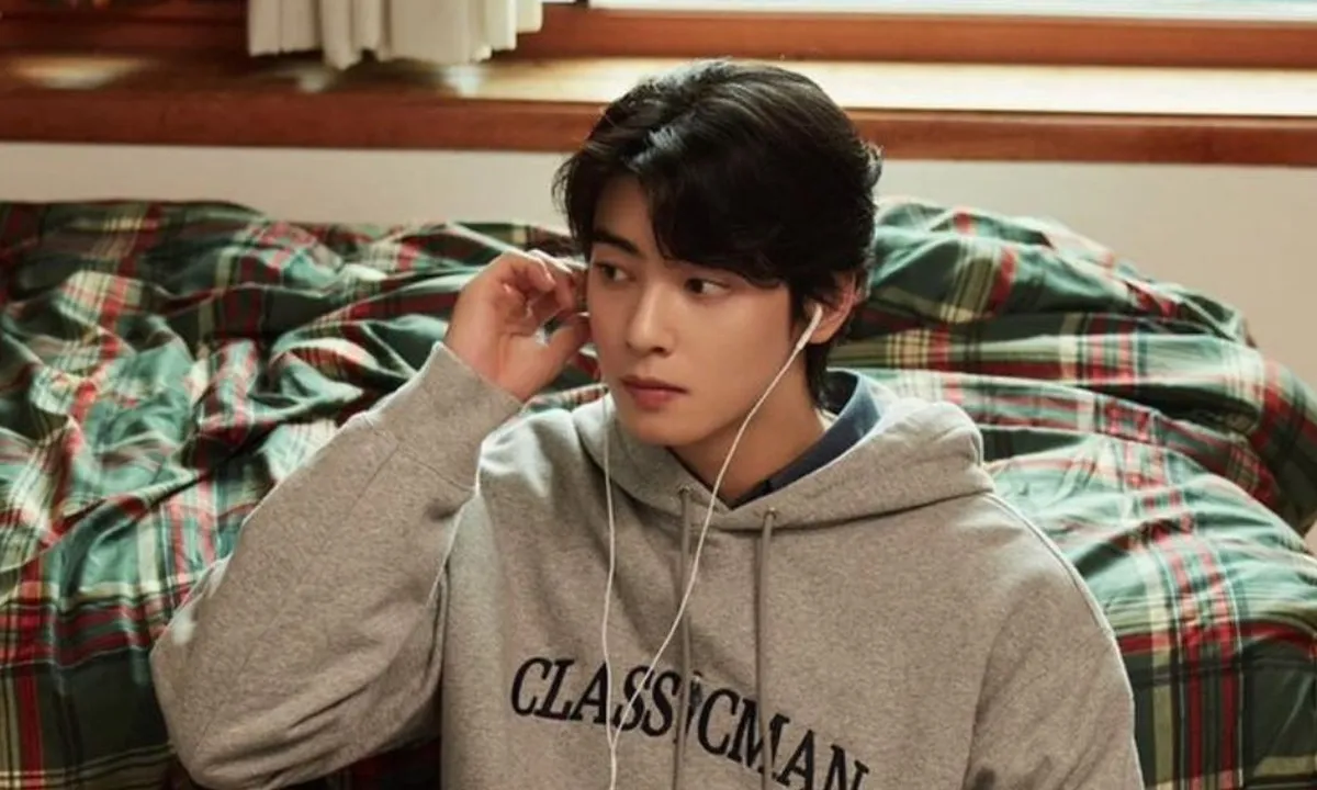 Cha Eun Woo Debut Solo! Rilis Lagu Baru dan Ajak India Eisley Sebagai Model MV