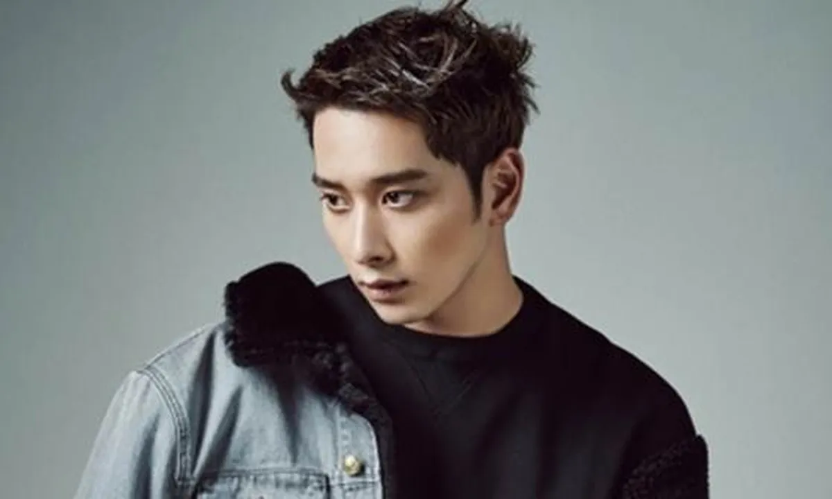Chansung Jadi Member Terakhir 2PM yang Resmi Menjalani Wajib Militer