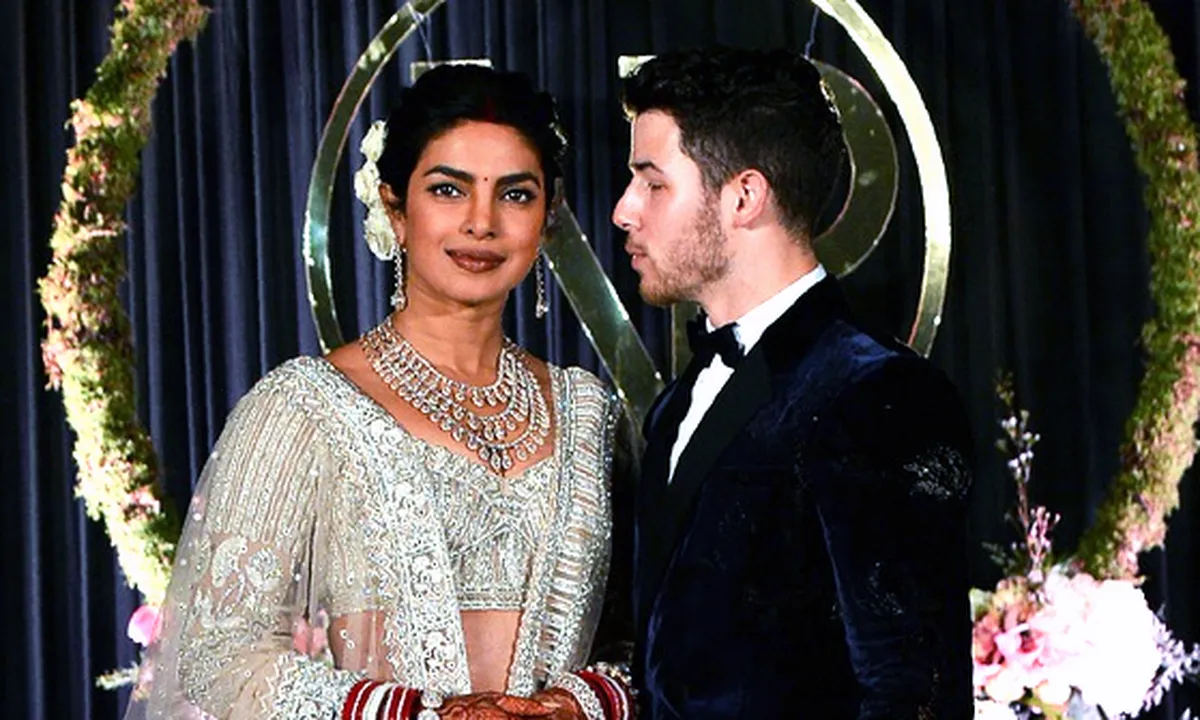 Ciuman Pertama Priyanka dan Nick Jonas Setelah Resmi Menikah, Romantis!