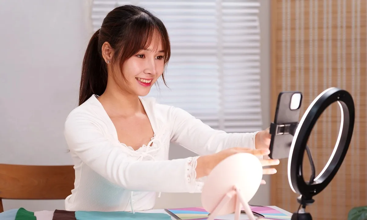 Creator Alert! Amunisi Gadget Gen Z Ini Bikin Kontenmu Lebih Profesional
