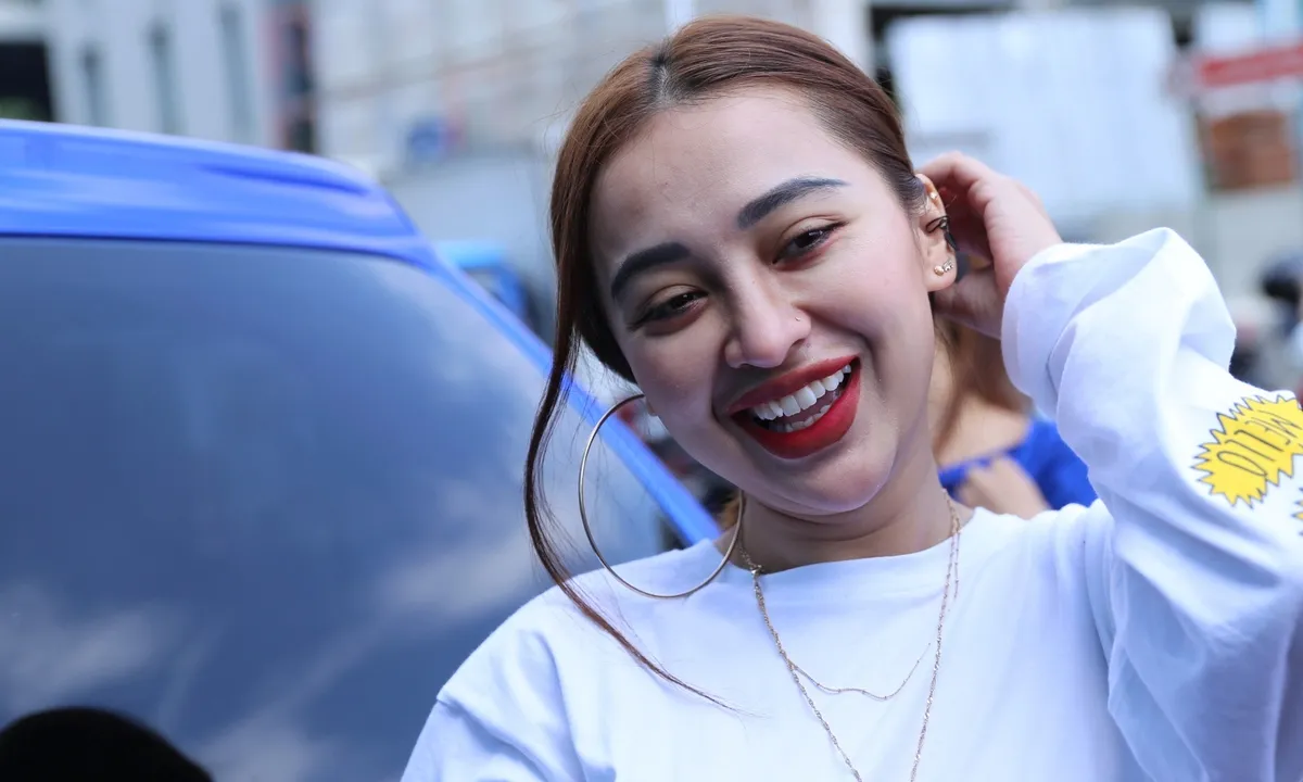 Cupi Cupita Bagikan Peralatan Dangdut Keliling Ke Penggemar